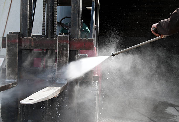 Best Garage Pressure Washing  in Madelia, MN